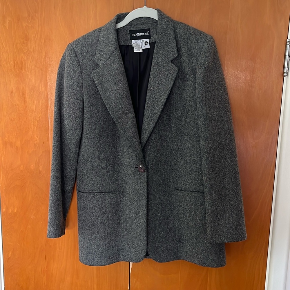 Vintage women’s grey blazer- excellent condition